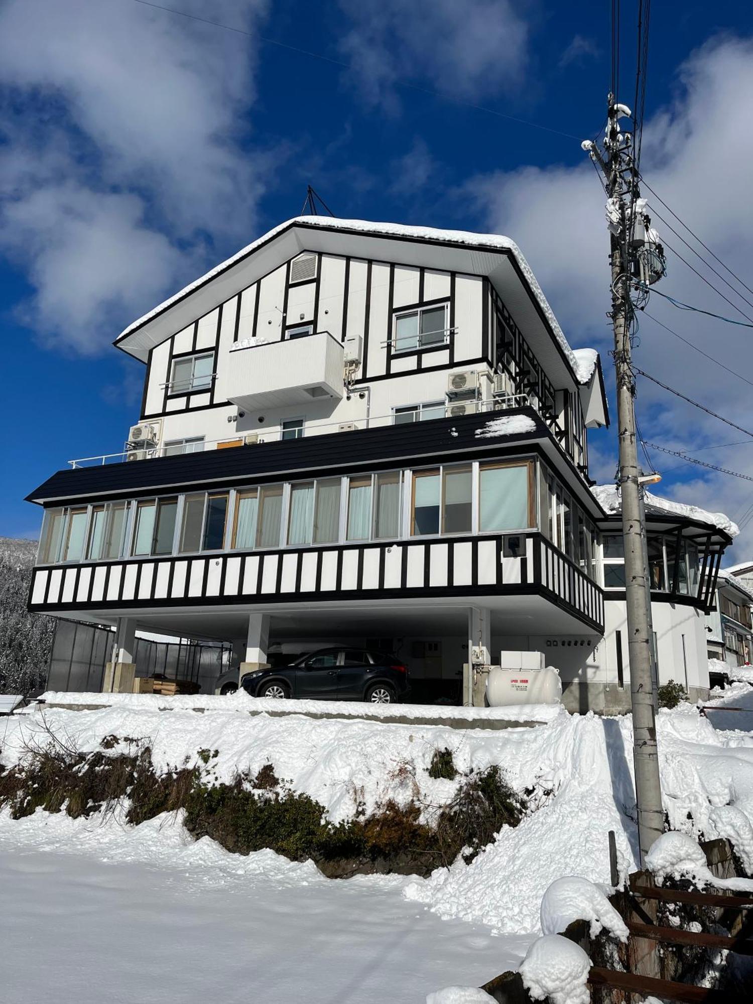 Отель Snow Palace Nozawa Экстерьер фото